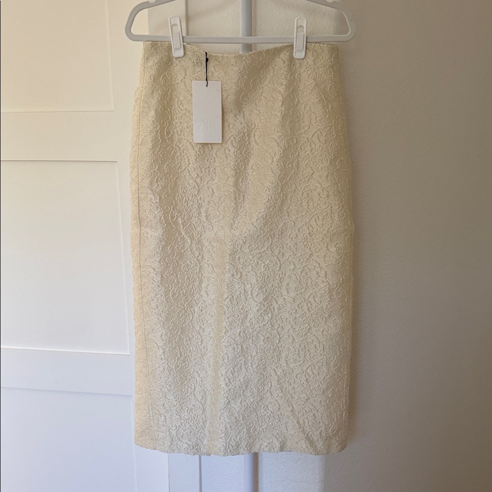 Zara Elegant Cream Lace Pencil Skirt